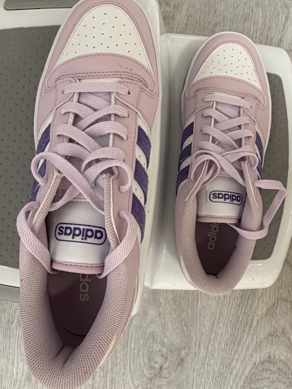 Youth Size 5.5/Women’s Size 7 - Picture 3 of 5